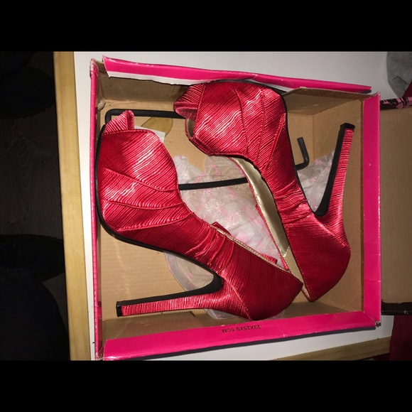 Red heels - Picture 6 of 8